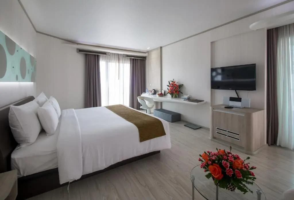 Premier CHIC Tower Double room with balcony and with sea view full double bed