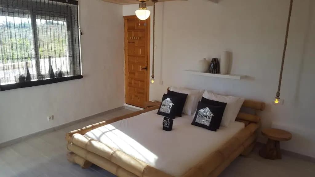 Standard Double room with pool view full double bed