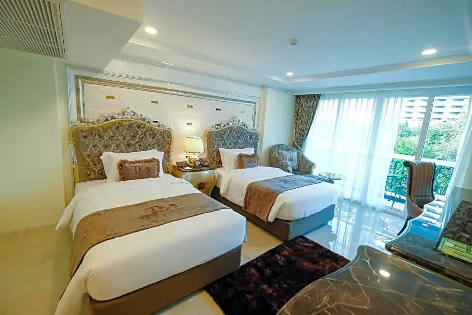 Deluxe room twin beds