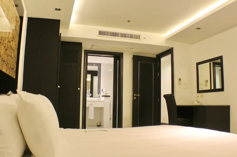 2 Bedrooms Suite with balcony