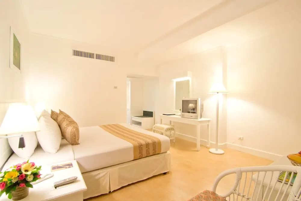 Deluxe Double room with balcony full double bed