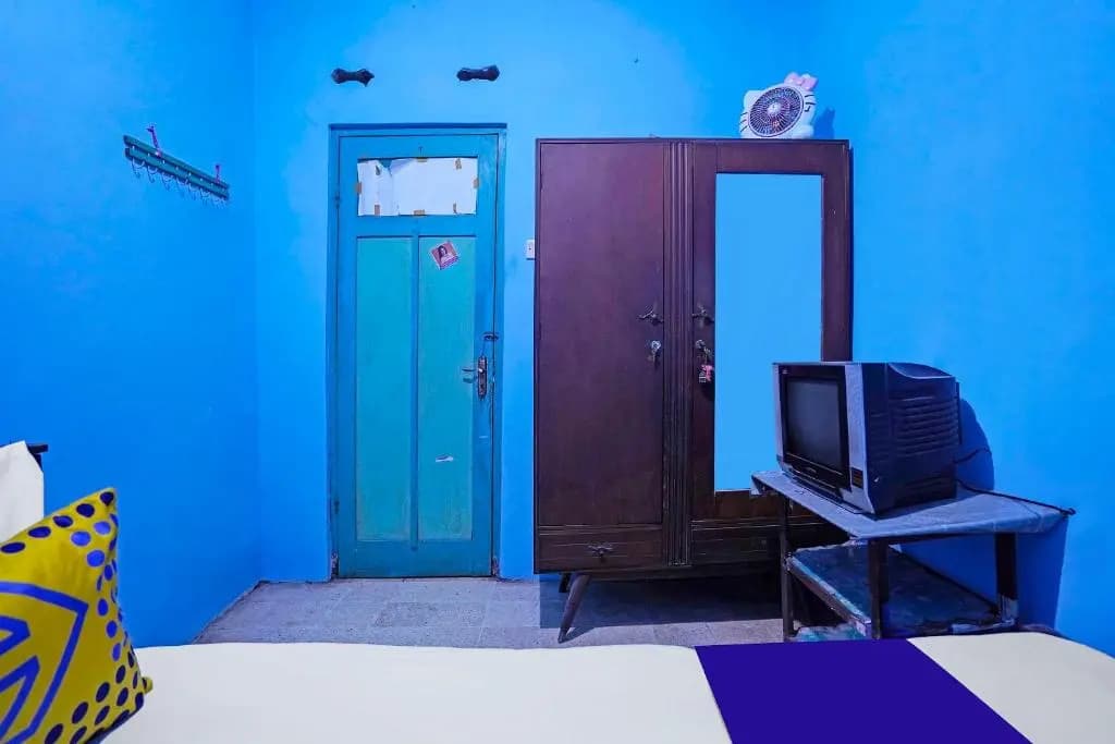 Economy room