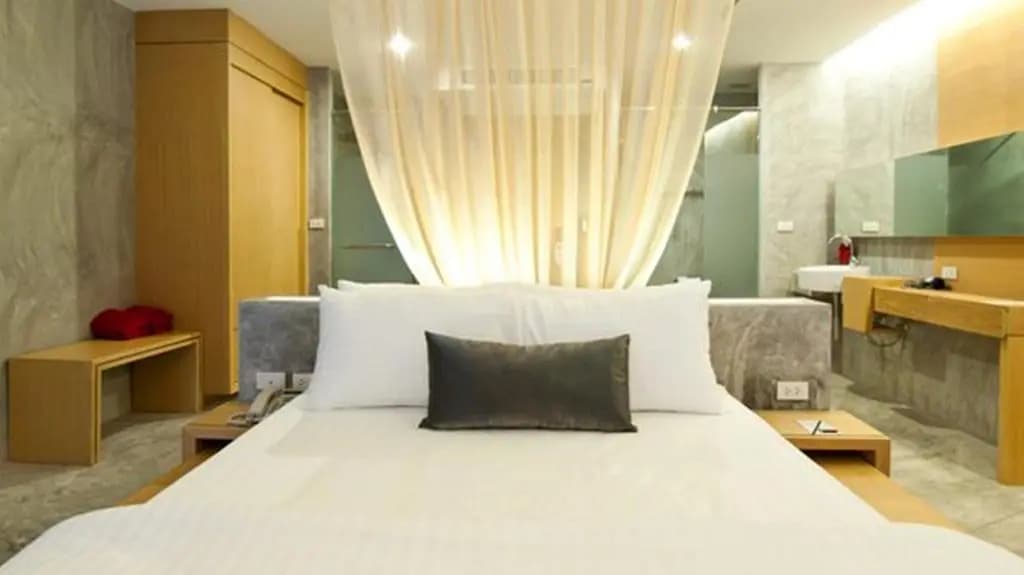 M Deluxe Double room full double bed