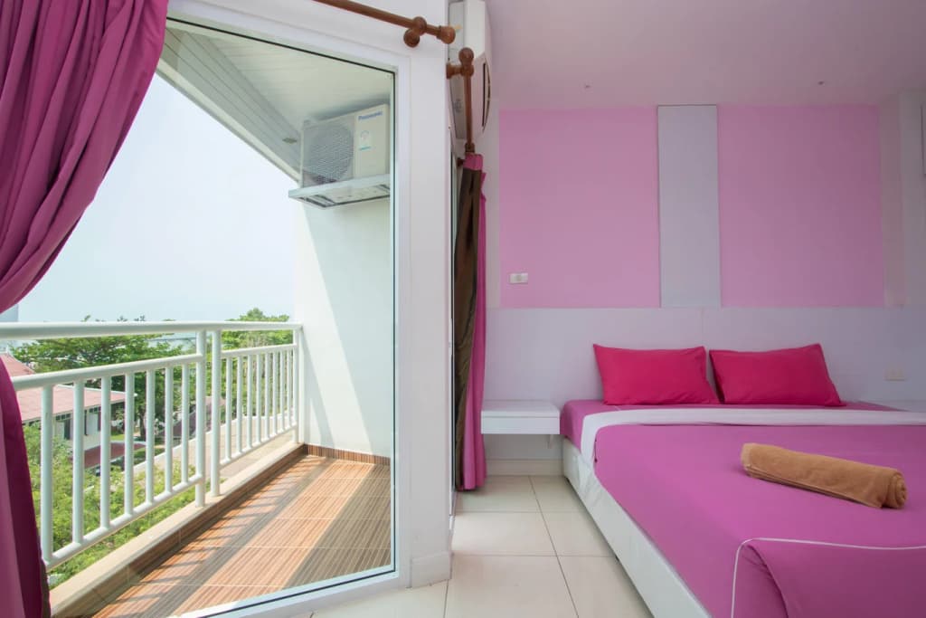 Standard Double room with partial ocean view full double bed