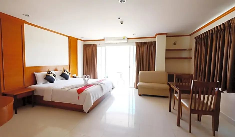 Superior Double room with city view full double bed