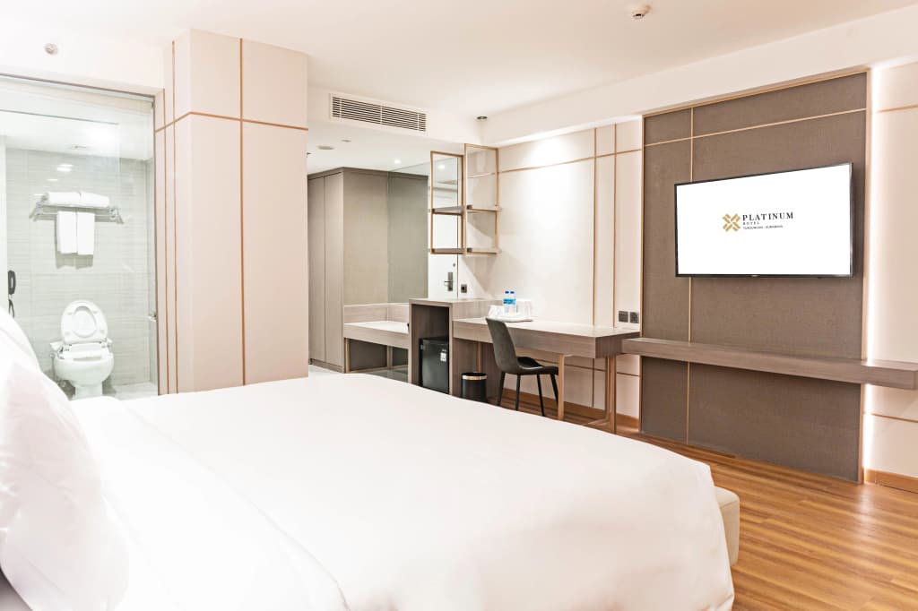 Deluxe Triple room with city view