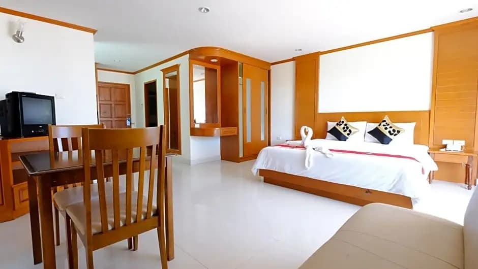 Superior Double room with pool view full double bed