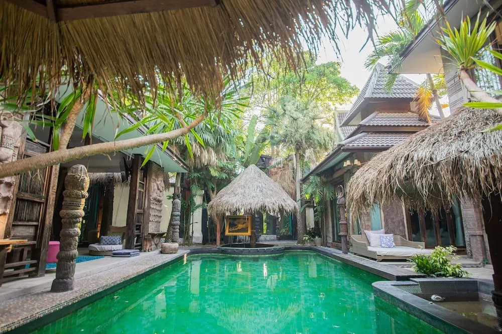 5 Bedrooms Villa