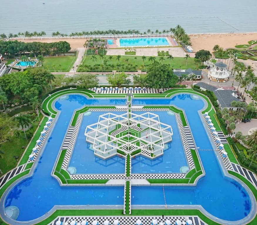 Deluxe room with balcony and with sea view