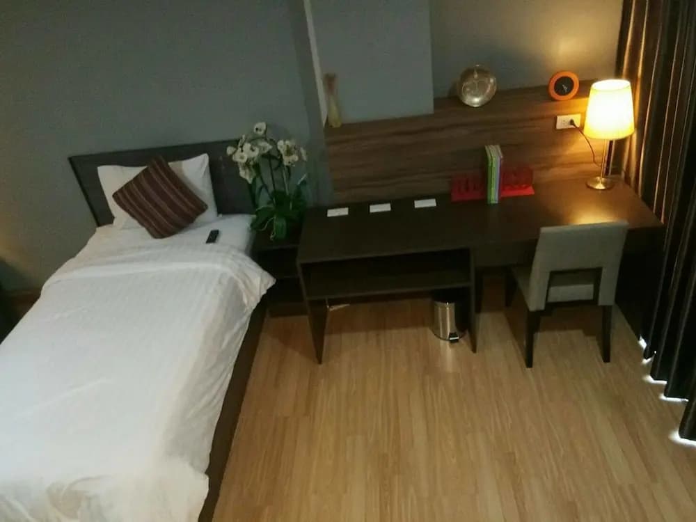 Single Studio with balcony single bed