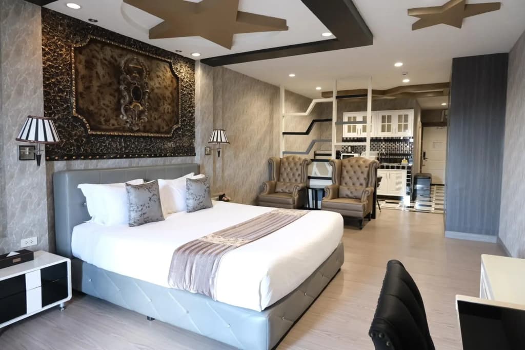 Deluxe Double Suite full double bed