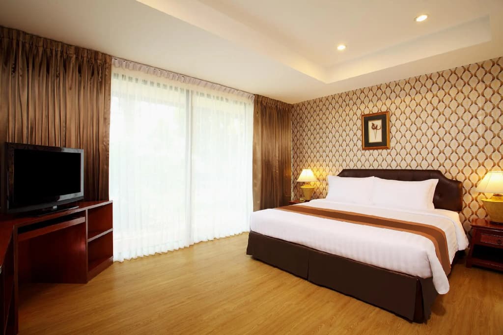 1 Bedroom Double Suite full double bed