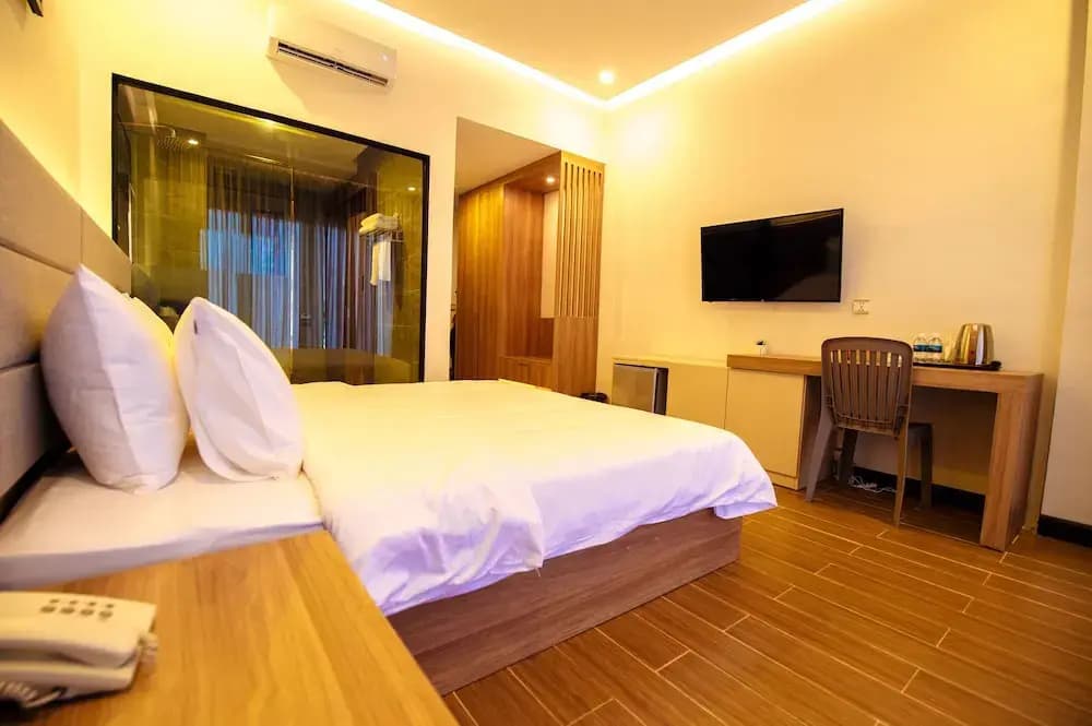 Deluxe Double room with balcony and with sea view full double bed
