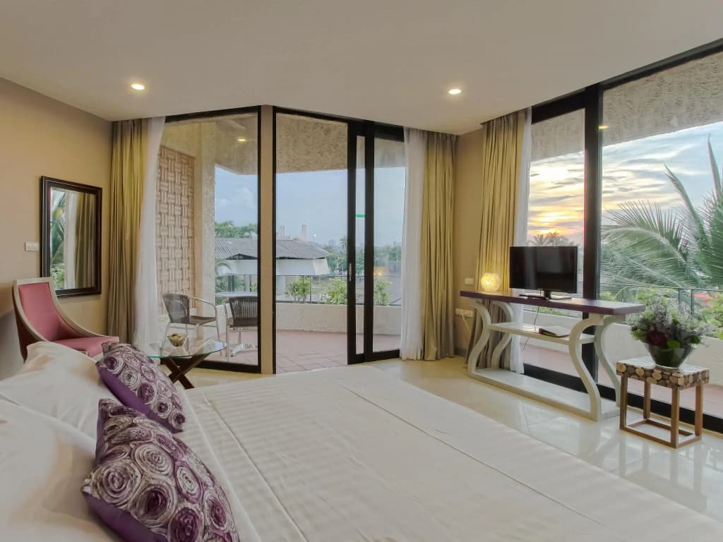 Cabana Double Suite full double bed
