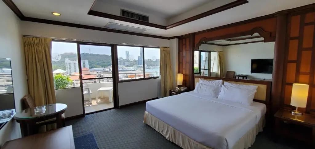 Deluxe Double room with sea view full double bed
