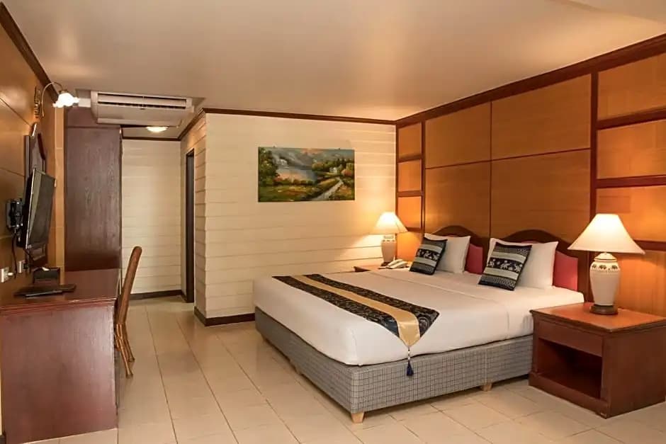 Standard room with pool view