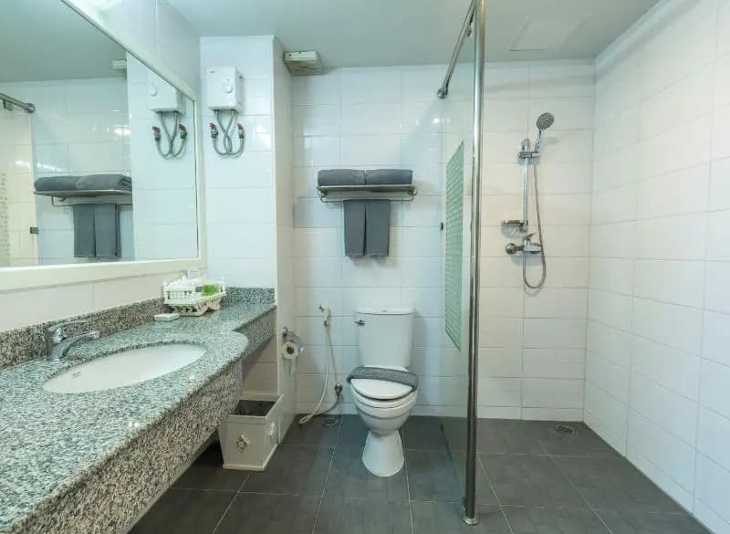Deluxe Double room with balcony and with pool view full double bed