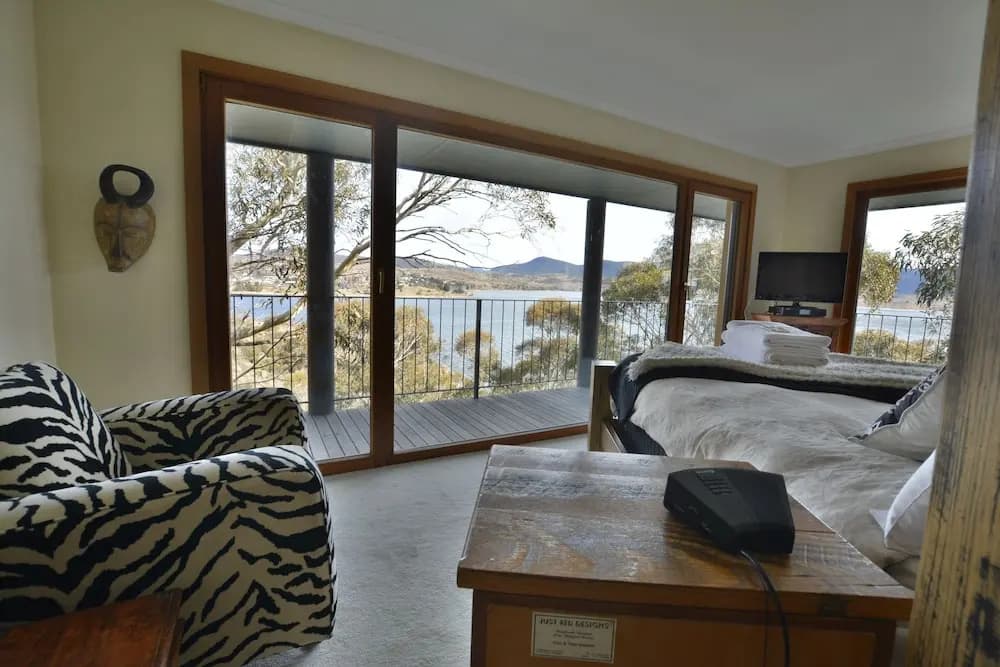 5 Bedrooms Standard room with balcony and with lake view