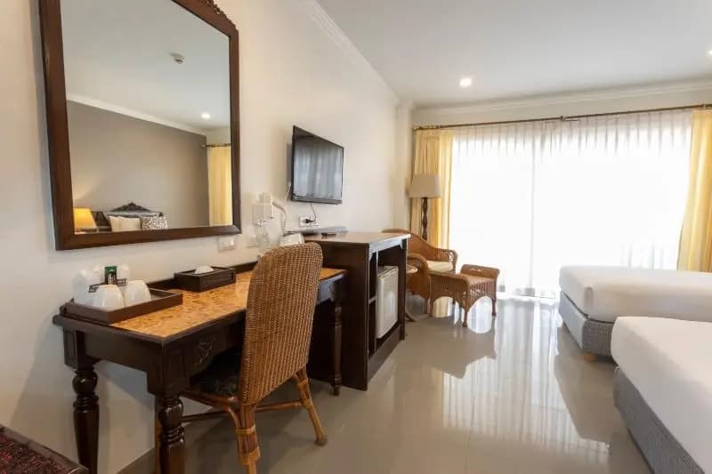 Deluxe Double room with pool view twin beds