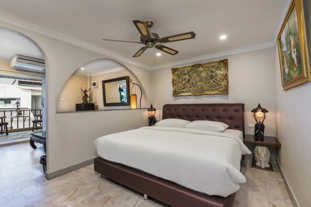 Double Suite full double bed