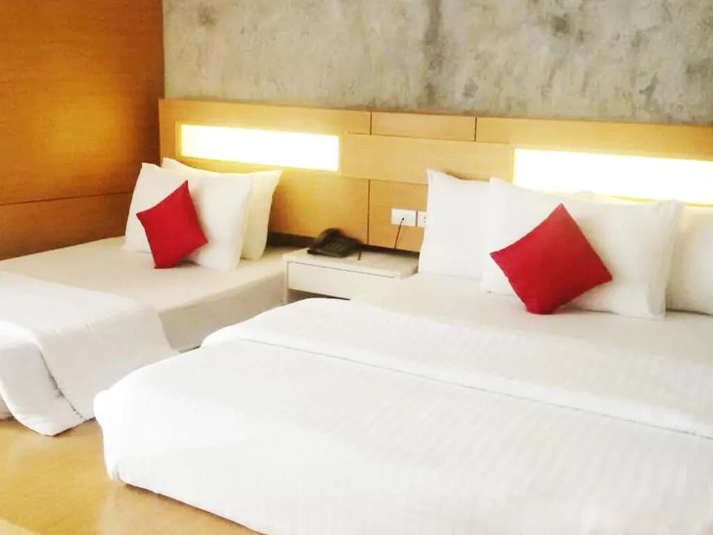 S Superior Triple room