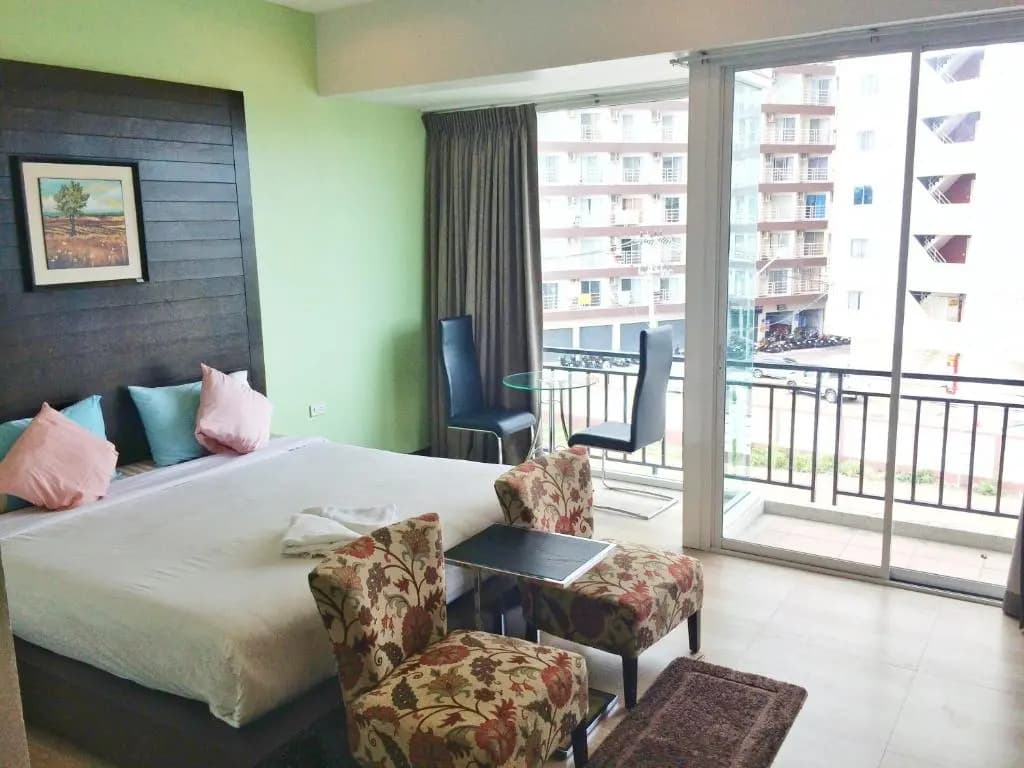 Deluxe Double room with balcony full double bed