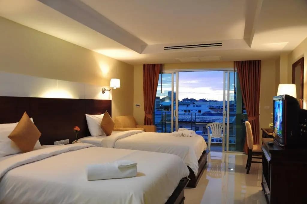 Superior Double room with city view full double bed
