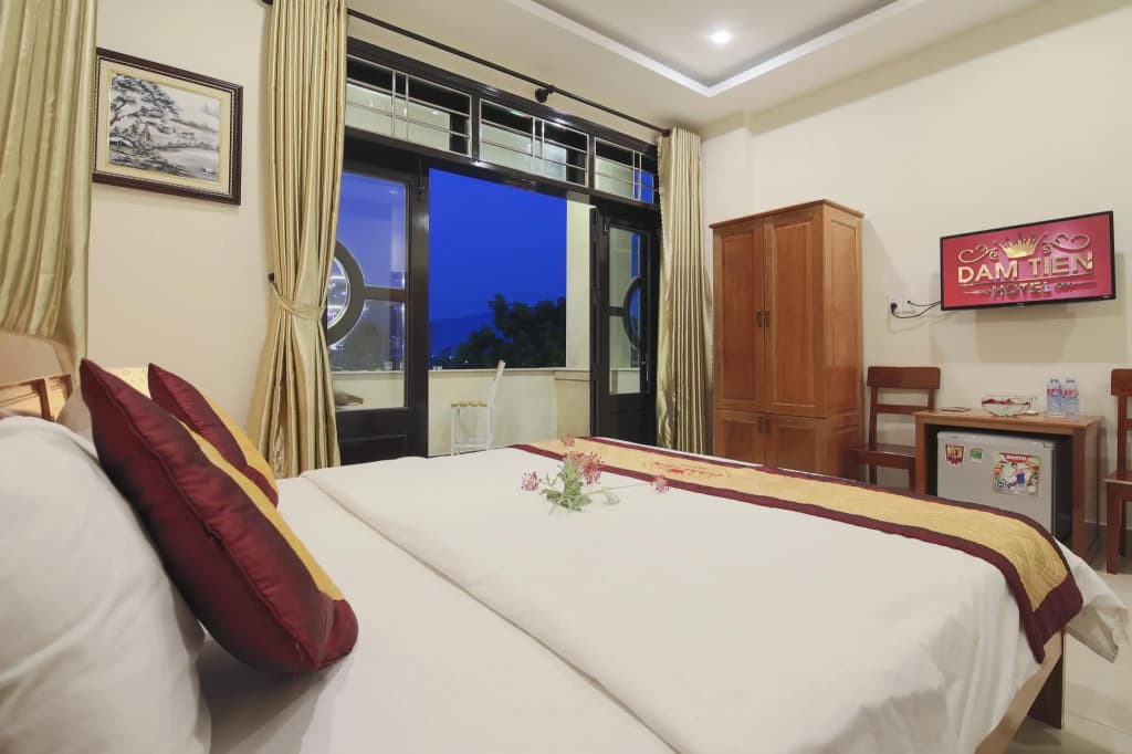 Deluxe Double room with balcony and with sea view full double bed