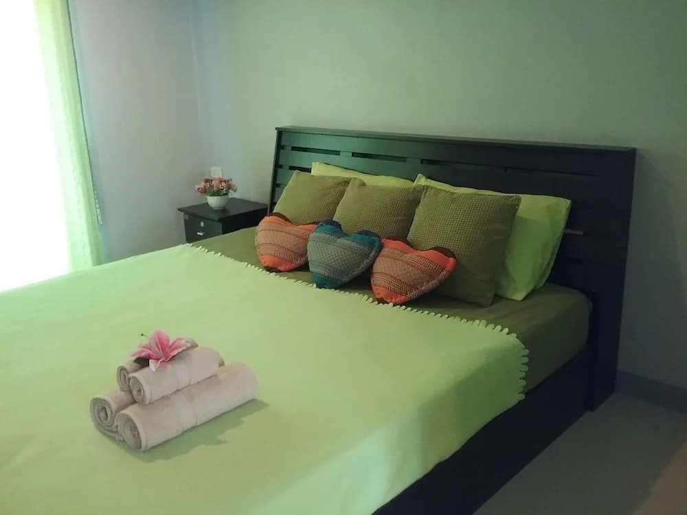 Suite with balcony and with city view