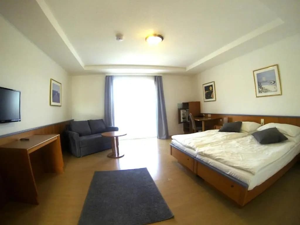 Standard Double room with balcony full double bed