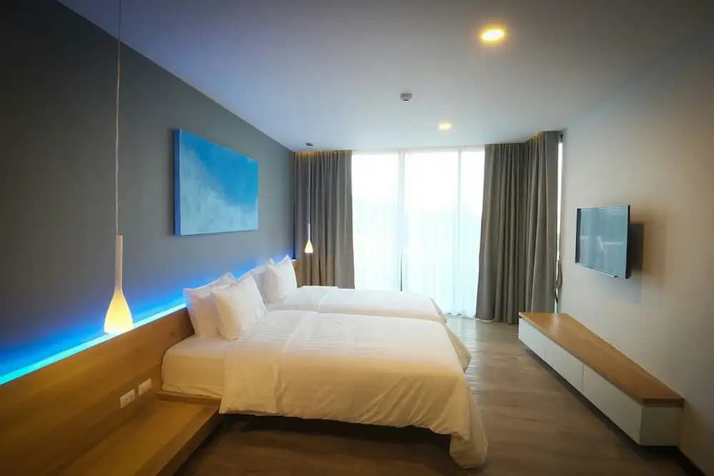 Standard room with balcony and with partial sea view