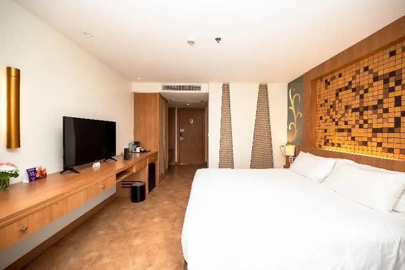 Deluxe Double room with balcony and with pool view full double bed