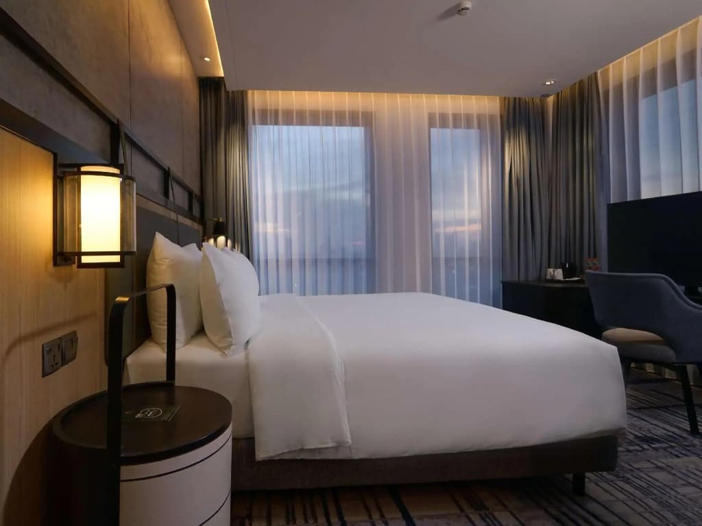 Superior Double room with city view full double bed