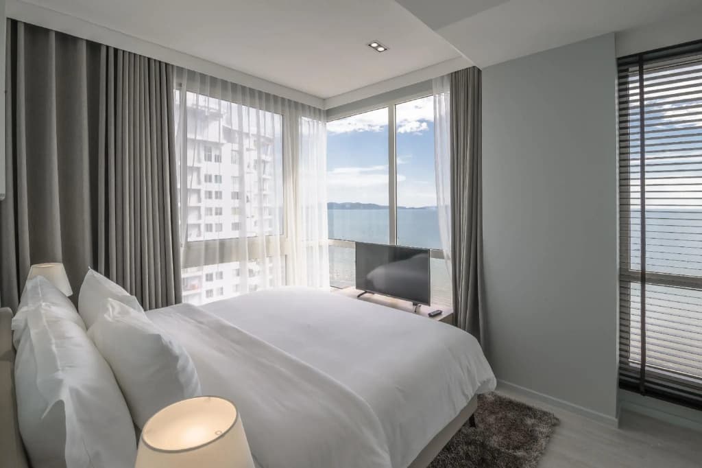3 Bedrooms Apartment with ocean view