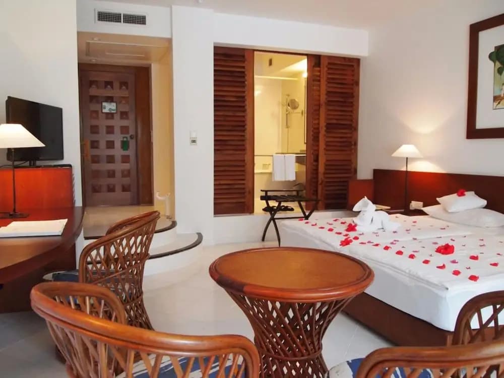 Comfort room with balcony