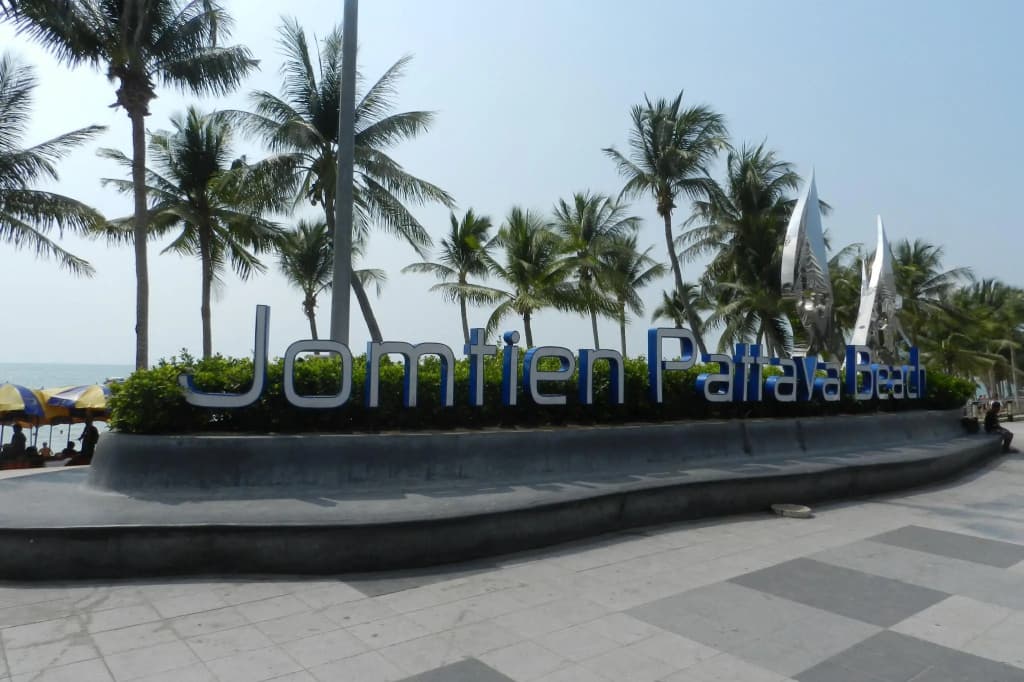 1 Bedroom Standard Triple room with pool view