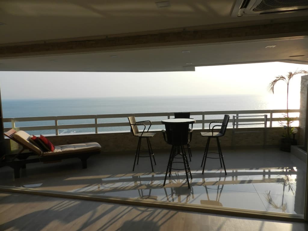 1 Bedroom Apartment with balcony and with frontal sea view