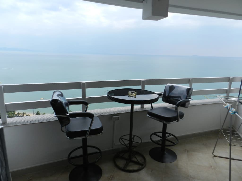 1 Bedroom Apartment with frontal sea view
