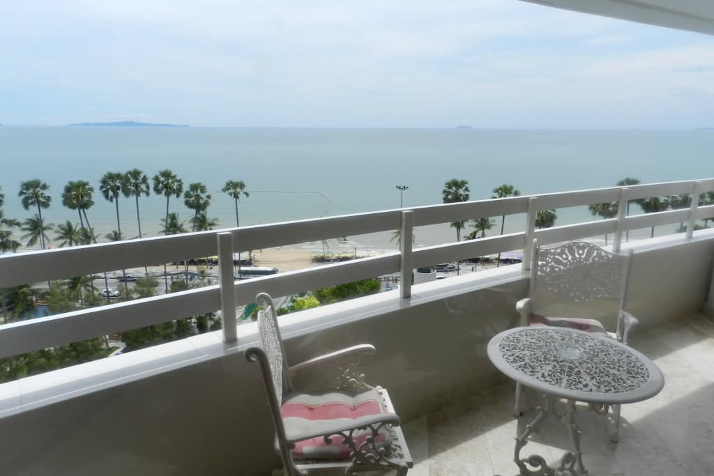 Deluxe Apartment with balcony and with frontal sea view