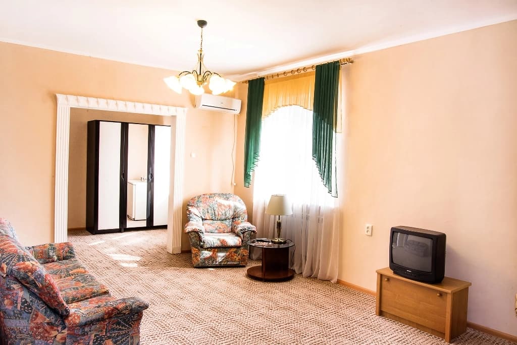 2 Bedrooms Triple Suite
