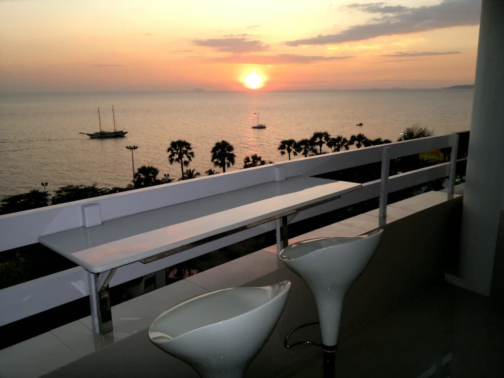 Luxury Apartment with balcony and with frontal sea view