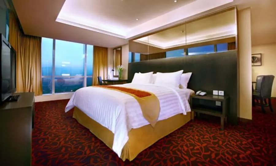 Double Suite full double bed