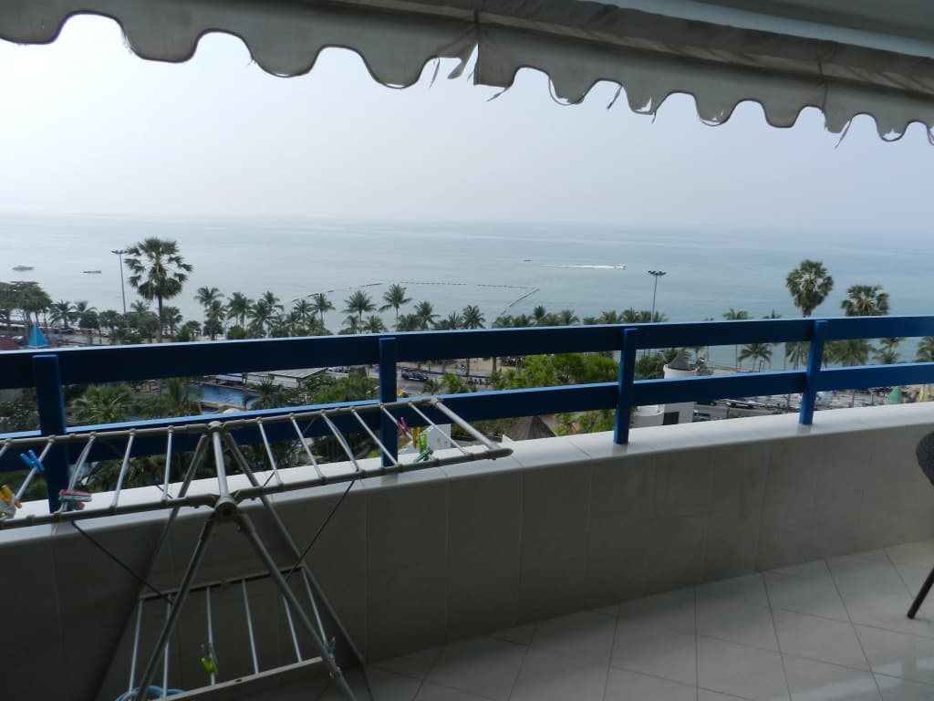Studio with frontal sea view