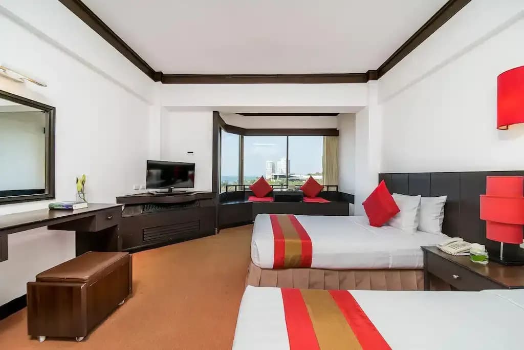 Superior Double room with city view full double bed