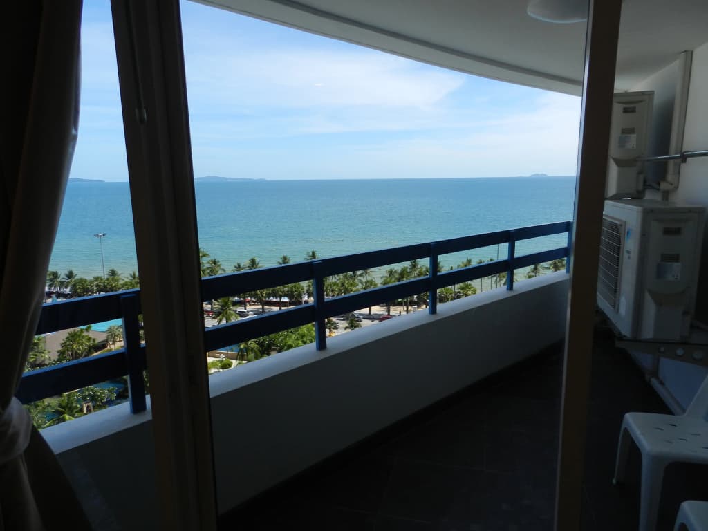 2 Bedrooms Apartment with balcony and with sea view