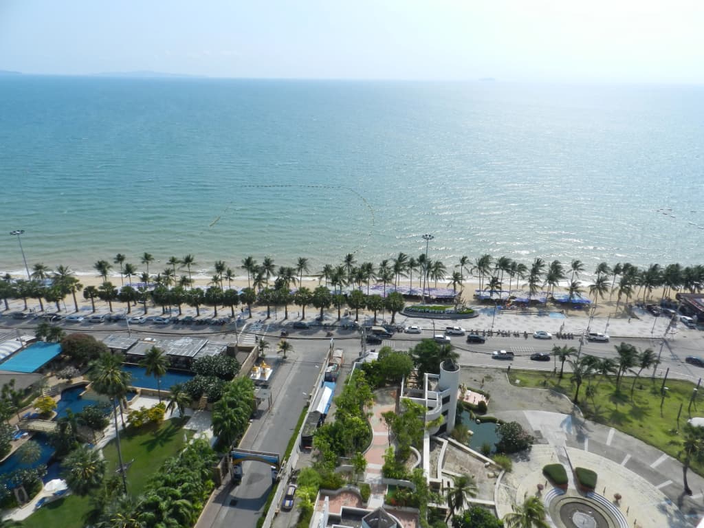 Apartment with balcony and with frontal sea view