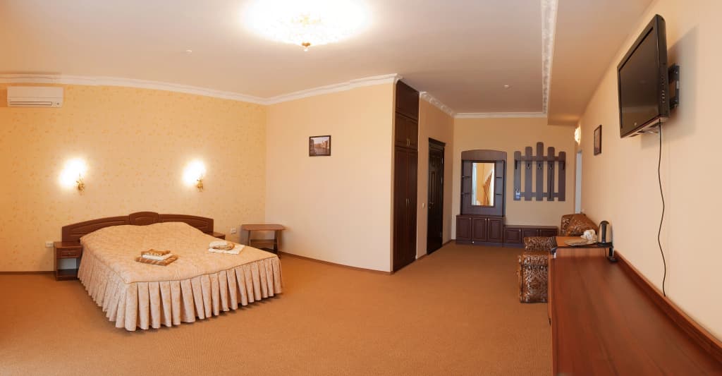 Superior Double room with balcony full double bed