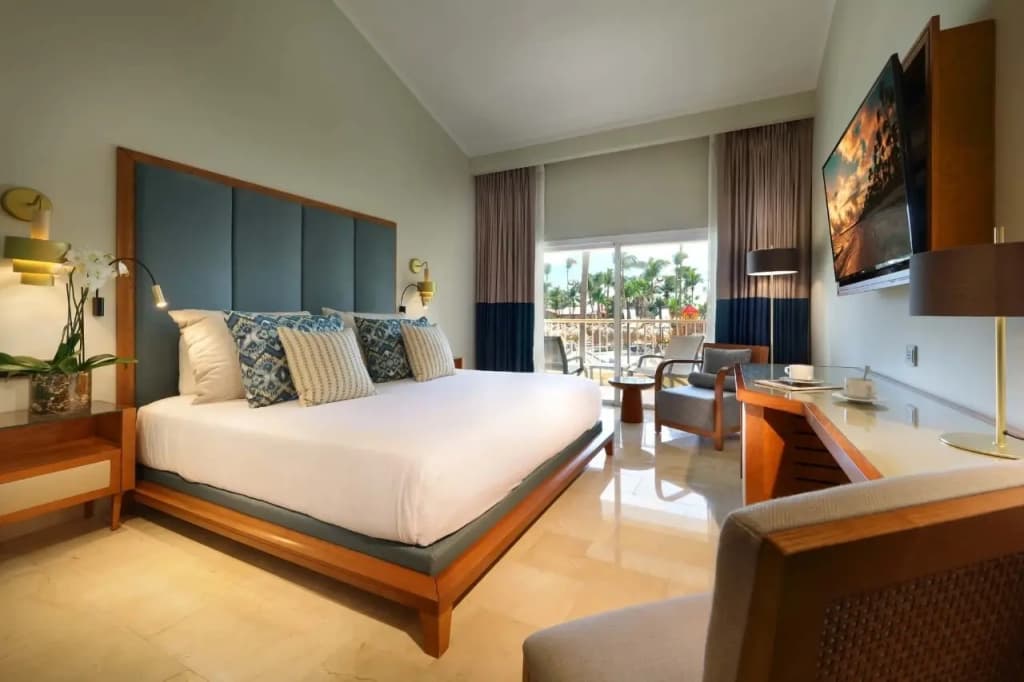 Deluxe Double room with balcony and Garden view full double bed