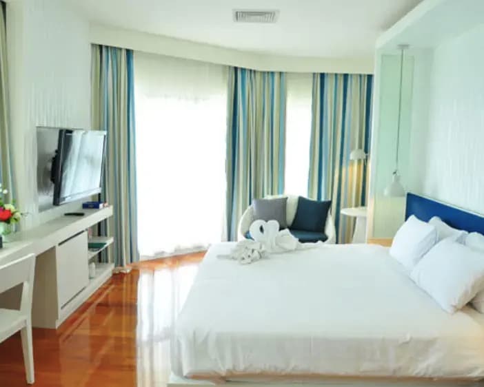 Honeymoon Suite