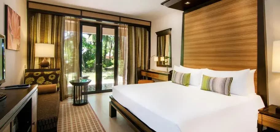 Tropical Deluxe Poolside Double room full double bed